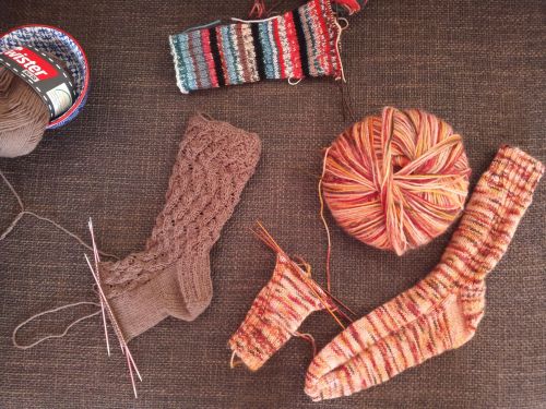 akhuna:I have three WIPs at the moment, all socks. I love every minute of it.