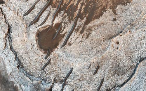 The Red Planet&rsquo;s Layered History : Erosion of the surface reveals several shades of light tone