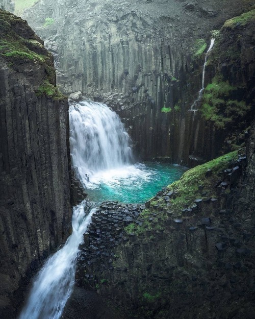 maureen2musings:  Hexagonal basalt columns arnarkristjans_photography 