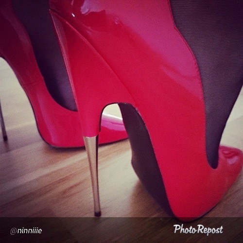 By @ninniiie &ldquo;Playing with red #6inch #sixinch #extremeheels #extreme #shoes #stilettos #nylon