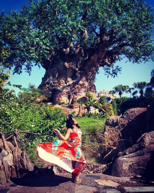 Day 27 of the #disneyboundchallenge is Disney Parks! Wearing an #africanprint dress to represent one
