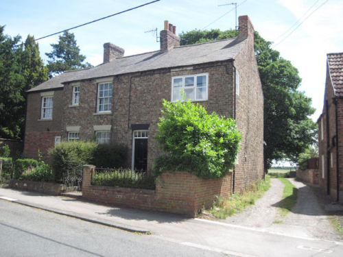 124daisies:Houses near Hartgill Farm, Burneston