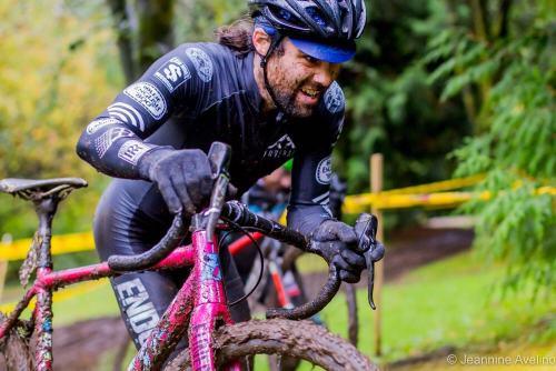 brodiebikes:  @daveystruthers putting in the good work during the #SSCX race at @v_cx_c #QueensPark 