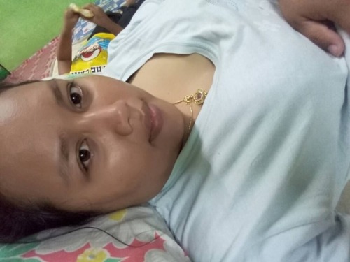 gataibelakang: pantatmakawk: Pagi2 hntar gambar nk tnjuk rantai baru yang husband dia belikan.. milf