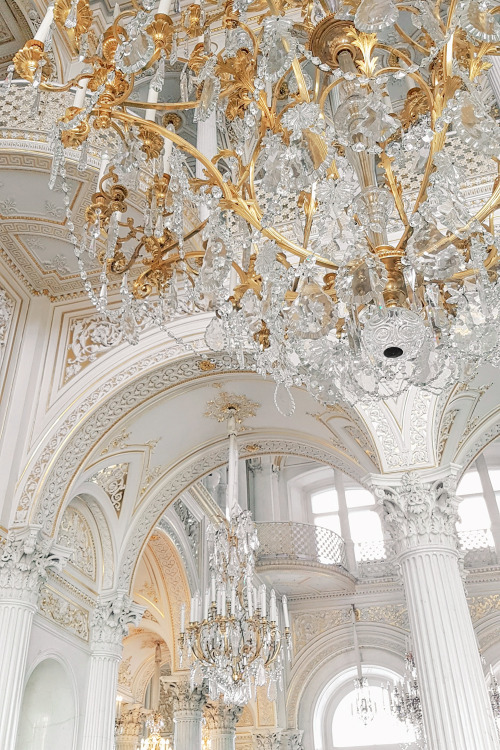 The Pavilion Hall of the Small Hermitage was created to a design by Andrey Stackenschneider. Combini
