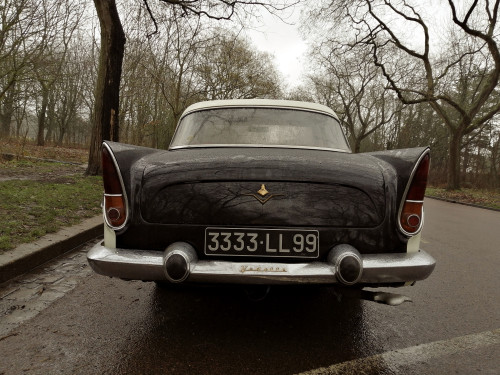 vintageeveryday:  Beautiful photos of the Simca Vedette.