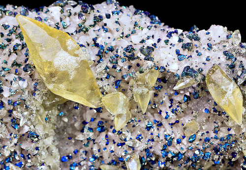 ifuckingloveminerals: Chalcopyrite, Calcite, Quartz, Dolomite Viburnum Trend, Iron Co., Missouri, US