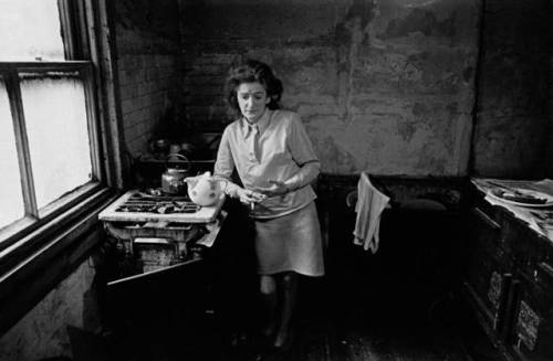 scavengedluxury:Newcastle housewife in her kitchen, 1972. Nick Hedges.