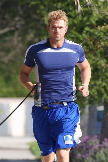 Kellan Lutz Leaves Absolutely Nothing To adult photos