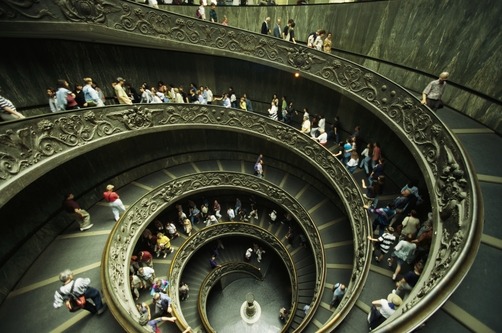 unrar:Tourists descend the double spiral staircase in the Vatican Museum, by Paul