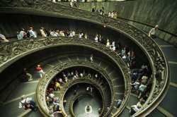 unrar:Tourists descend the double spiral staircase in the Vatican Museum, by Paul Chesley.