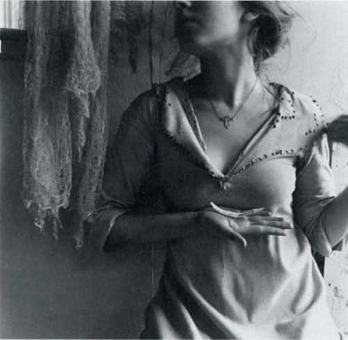 la-beaute–de-pandore:  Francesca Woodman 