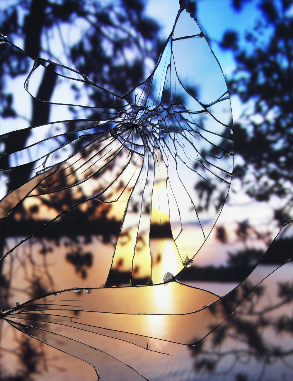 foundinspirationmovingforward:  Photographer Bing Wright has found a creative way