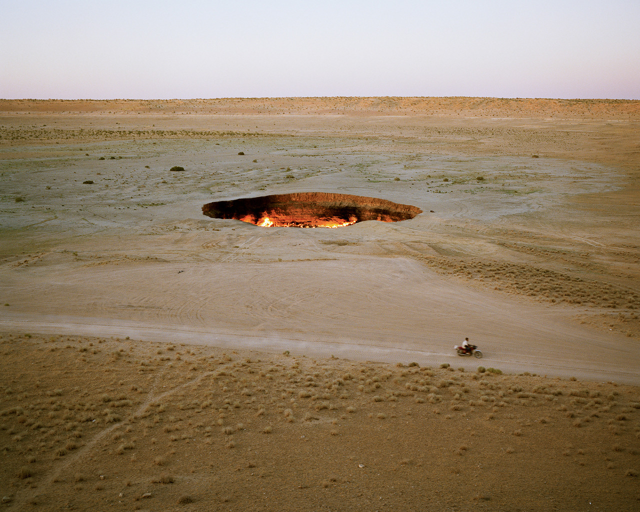 imagesfromitsnicethat:  Oil, gas and fire: Chloe Dewe Mathews photographs human relationships