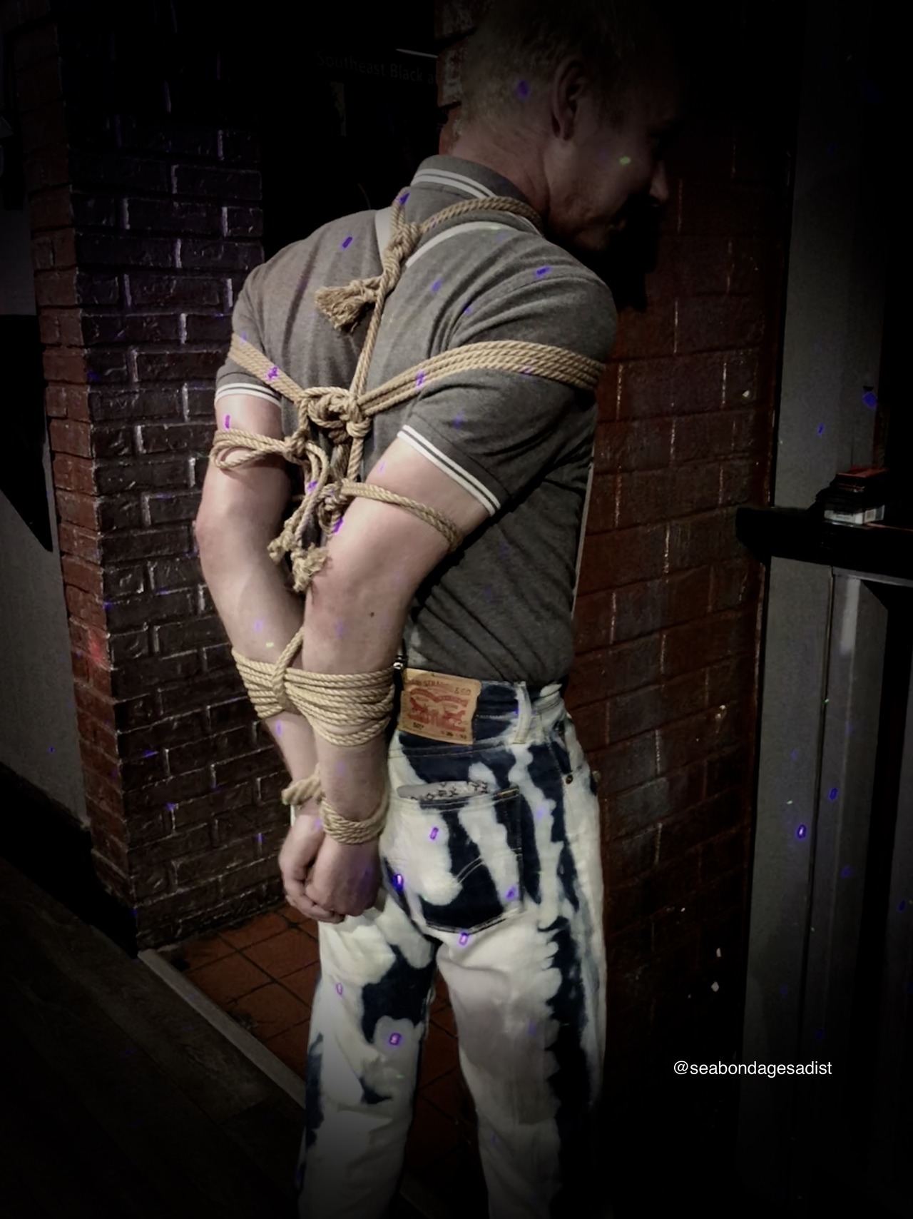 seabondagesadist: Look everyone!  I got to get tied up!  Switch Josh in bondage!
