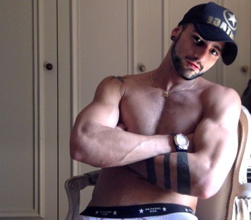 colungafrank:  24 yo escort