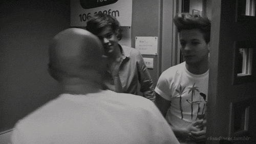 Louis Protecting/reassuring Harry