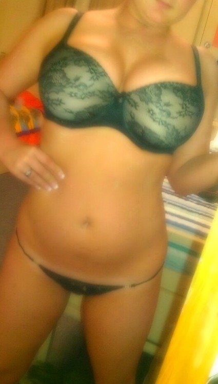 mymarinemindpart2:  Submitted by Anon - Sweet and sexy Marine 