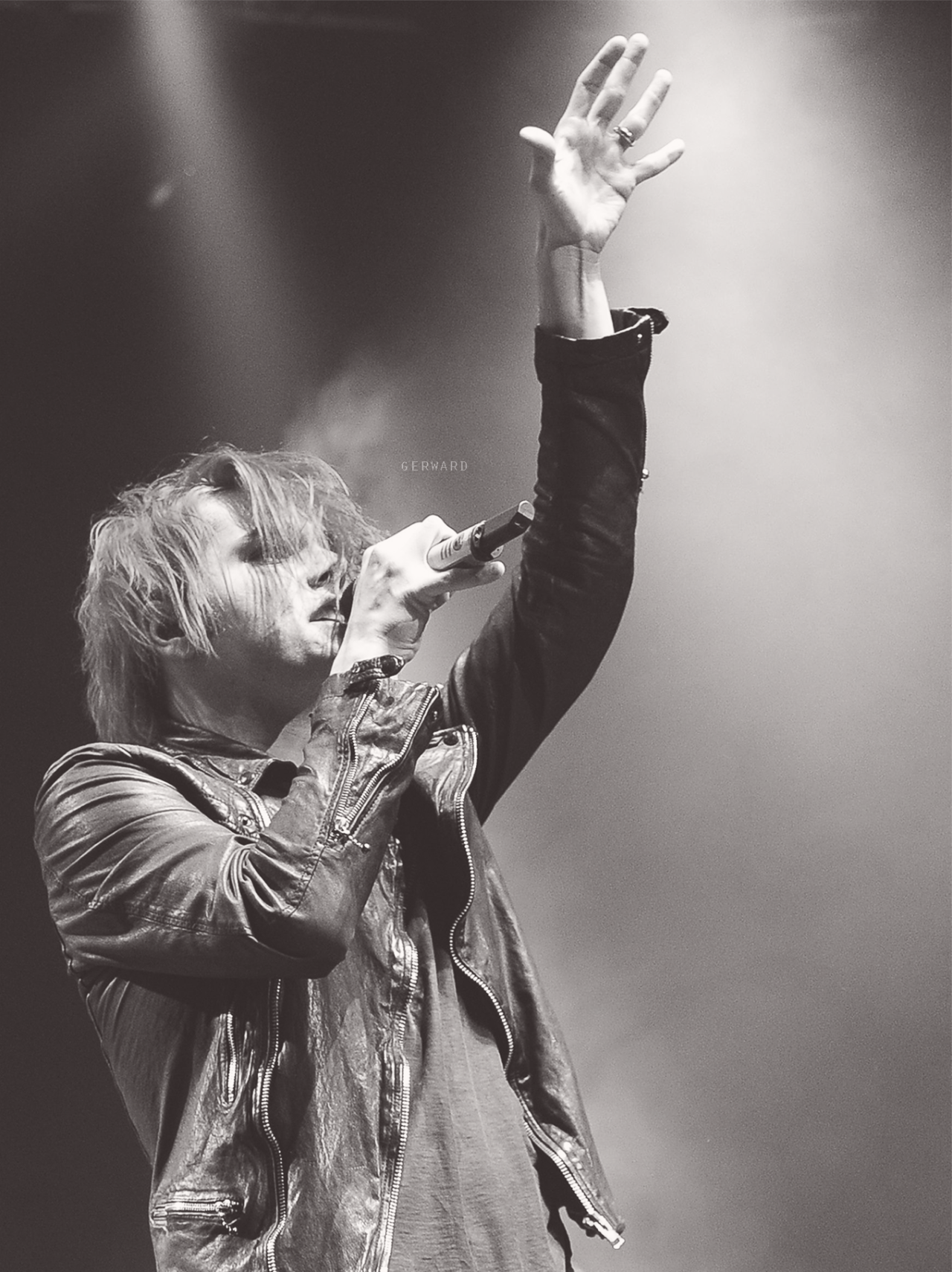 antimcrreposts:  gerward:  Live 105’s Not So Silent Night @ HP Pavilion, San Jose,