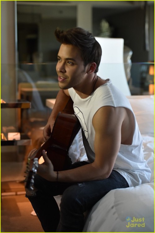 Prince Royce (cantante estadounidense)Watch: “El clavo” on YouTube