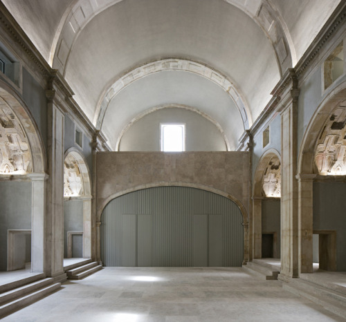 archatlas:Trinity College in Coimbra The project designed by Aires Mateus starts with the considerat