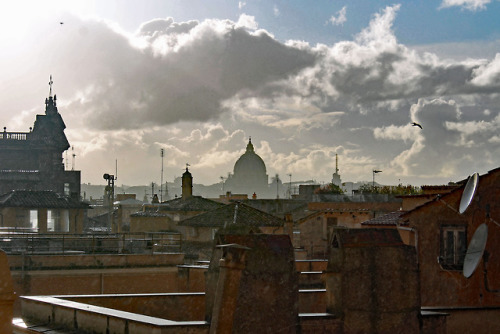 echiromani:St. Peter’s seen through the rain on Holy Saturday, 2018.