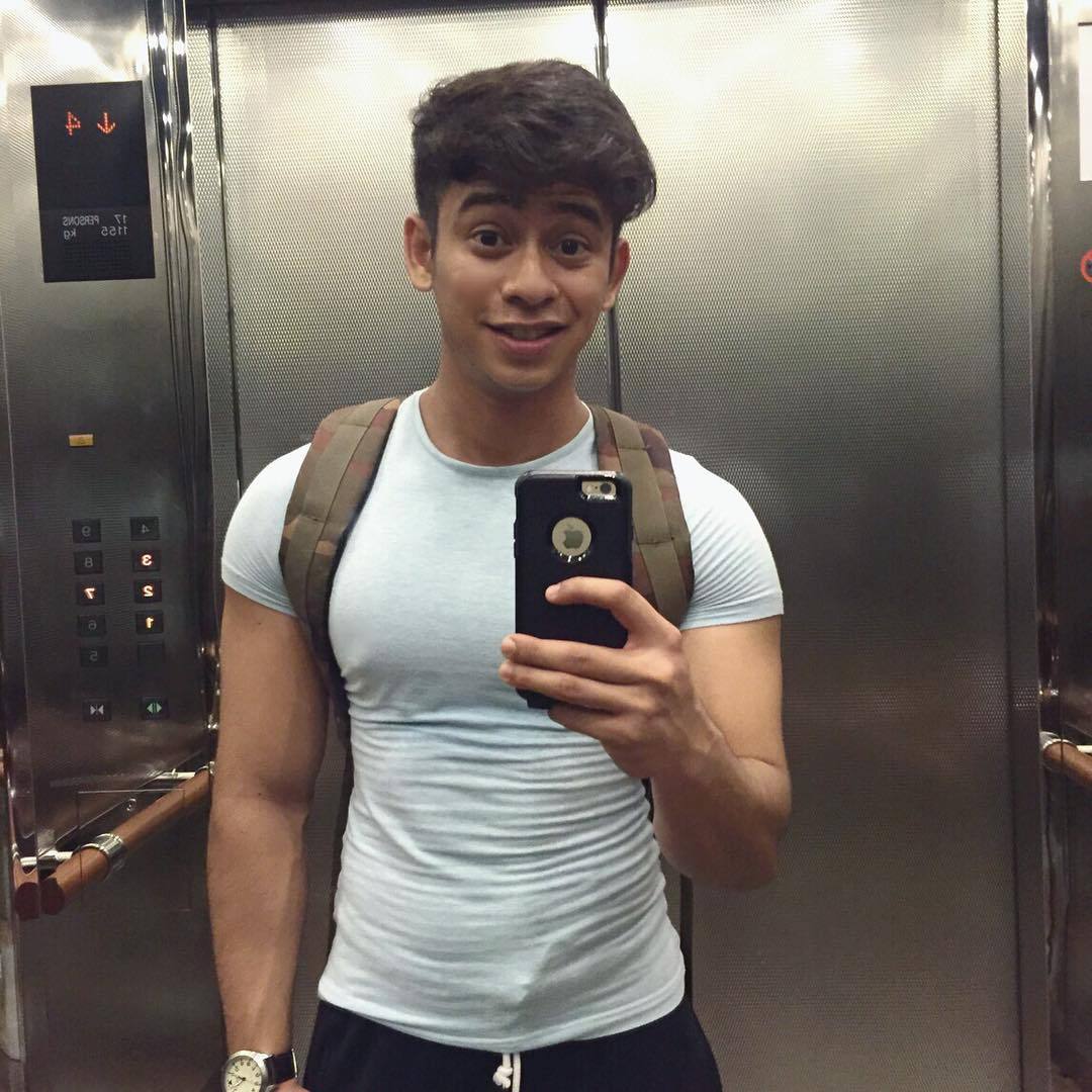 merlionboys:  Another boy with some kind of post gym transformation. Still cute.