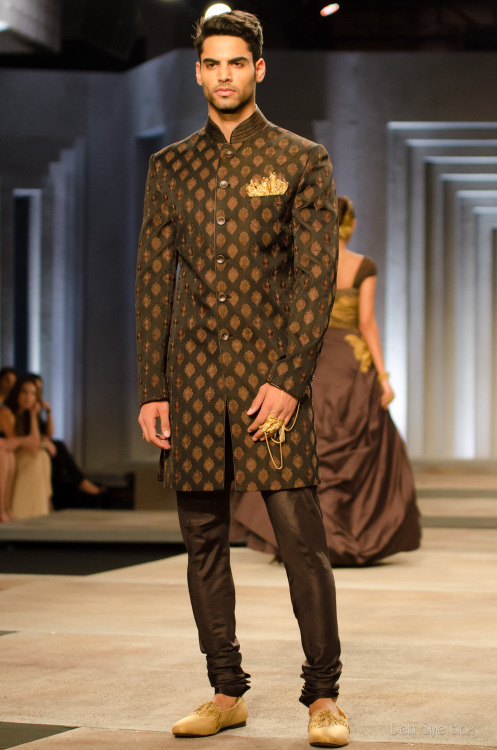 thegoddamazon:  dianarossweave:  salazarhawn:  the men’s looks from Shantanu and Nikhil India Bridal Fashion Week 2013 I do want to edit and re-work several of these looks but in general I love the over all aesthetic! Those brocade slip-ons are to Die