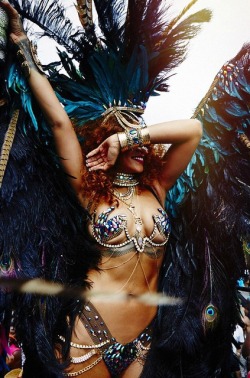 fuckyeahrihanna:  #CropOver2015