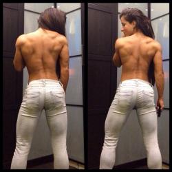 sexyfitnessgirls:  @femmuscleforum Strong back #sexyfitnessgirl 