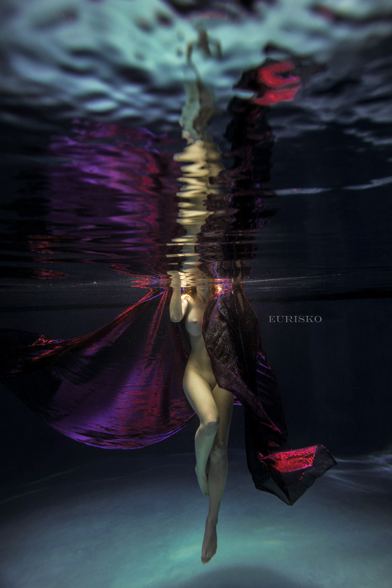  The world of reflectionWater, natures mirror  it works underneath as well  