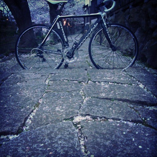 biwakofreeride: #roadbike #cannondale #supersix on the #ishidatami @rapha_japan