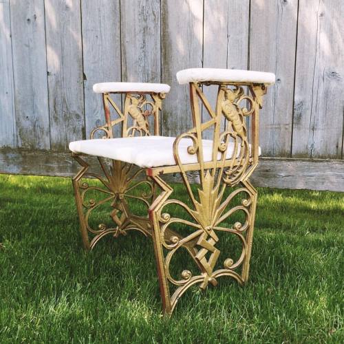 Beautiful details on this 1900s art nouveau vanity bench! For sale see it next weekend at the @hudso