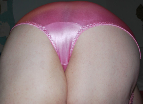 Did you miss this sweet pink ass?  We’re back; nobody worry :*Reblog, like &amp; foll