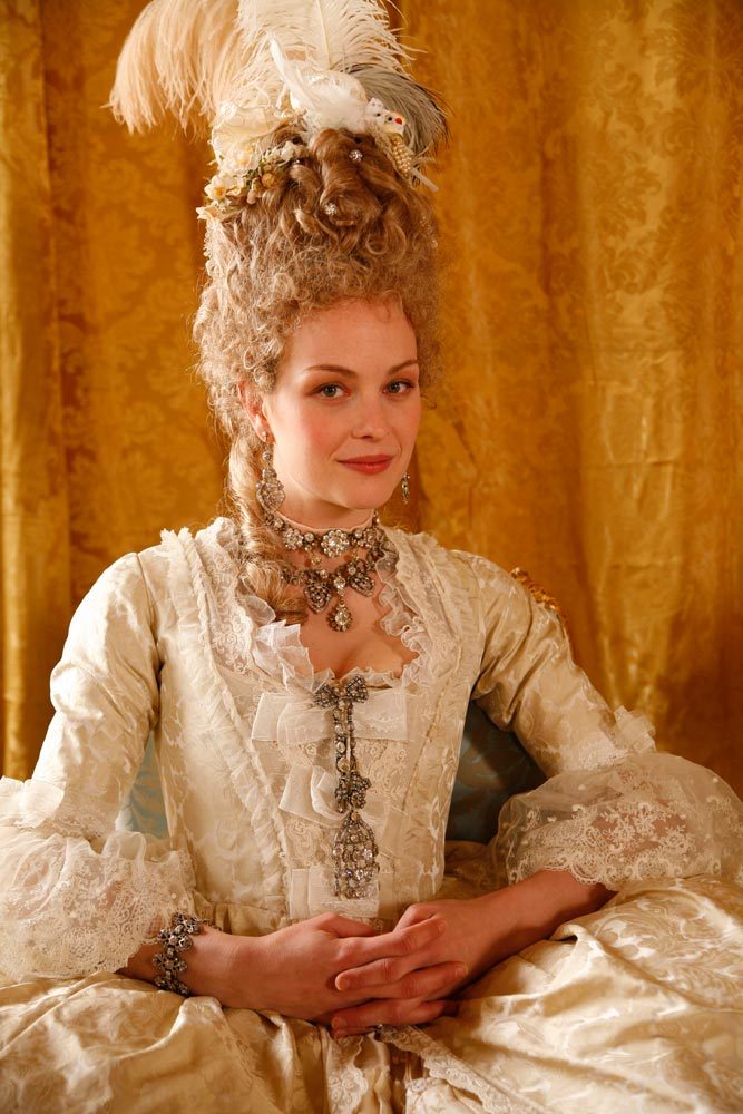 Raphaëlle Agogué as Marie Antoinette in “Louis XVI, lhomme qui ne voulait pas être roi” (Louis XVI, the man who did not want to be king). #Raphaëlle Agogué#marie antoinette#raphaelle agogue#18th century#period drama #long live the queue