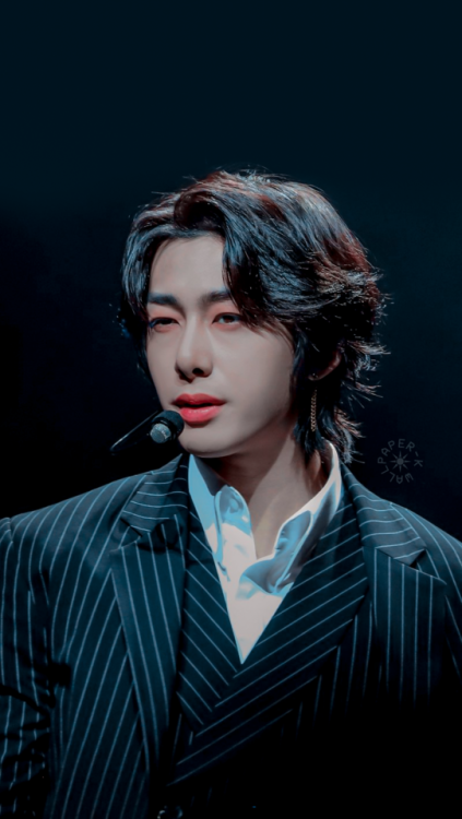『HYUNGWON』saved? reblog or like© fantaken ownerswow his hair…