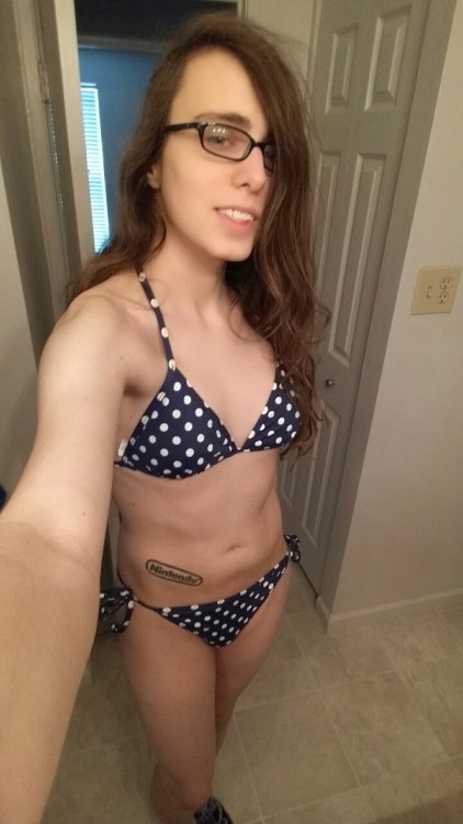 danisandcream:  I just got my first swim suit, and it’s super cute. Plus, it’s reversible with another pattern on the other side. See, look! 