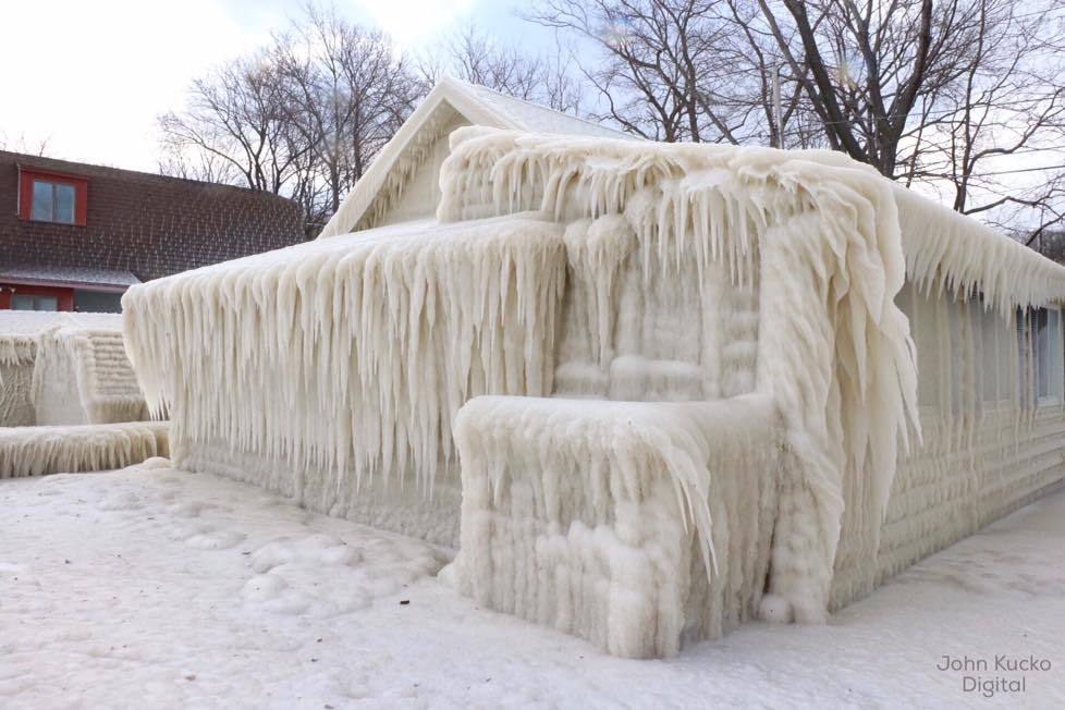 culturenlifestyle: House Covered In Ice in Lake Ontario Is A Fairytale Sight Photographer