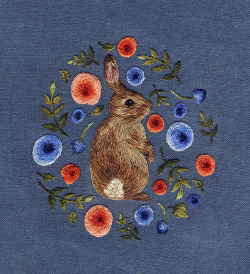 therhumboogie:  By Chloe Giordano, easily one of my favourite artists of the moment, stitching the most incredible, stunningly beautiful little woodland critters in perfect illustrative detail. I want to buy that little mouse with all my heart.