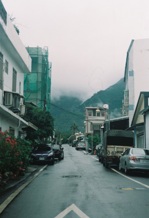 lostincoloration: Walk with me Lomography Color Negative - Minolta Dynax 5000i Dulan, Taiw