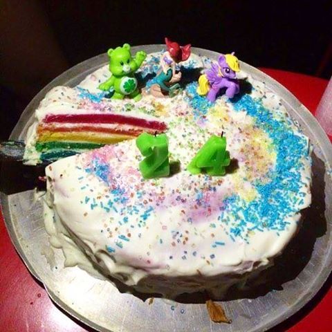 Yesterday I did a a rainbow cake for my sister&rsquo;s birthday! ♥♥♥&hearts
