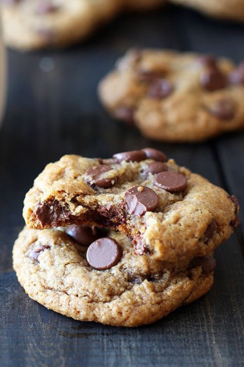 huffposttaste:  In defense of the classic chocolate chip cookie.  YUM
