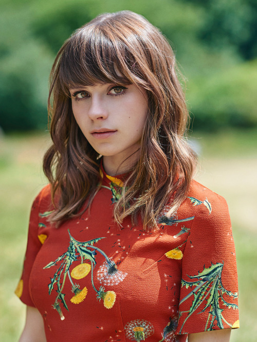 polkadotsoutoforder: Gabriella Aplin.