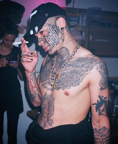 realthugscrydiamonds:  jasonsantore:  Parlay  Bae