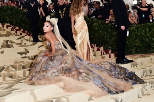 lofatamus:Ariana Grande in Vera Wang at 2018’s Met Gala