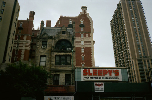 Sleepy’sManhattan, NYKodak Portra 400