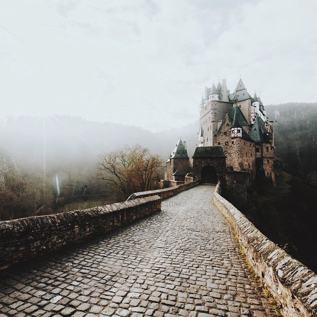 melodyandviolence:    Burg Eltz  by  Hannes Becker       (Eltz Castle is a medieval