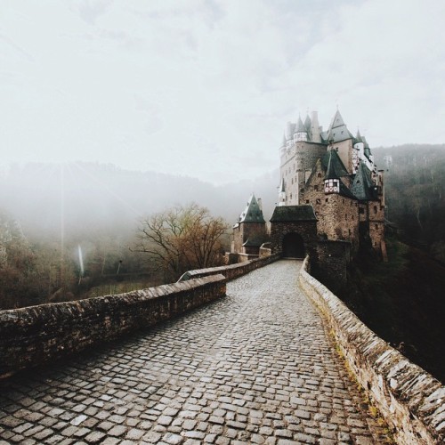 melodyandviolence: Burg Eltz  by  Hannes Becker (Eltz Castle is a medieval castle nestled 