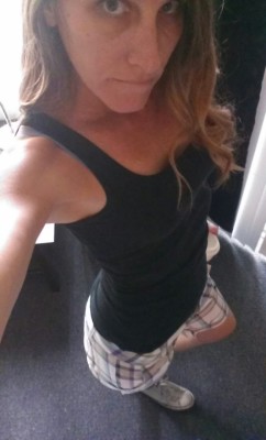 bakedhoney:  I wasn’t to sure on these plaid shorts until I put them on (: 