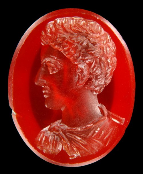 Commodus - typus princeps iuventutis bust* imperator November 27, 176 CE (16 years old)* e75-176http